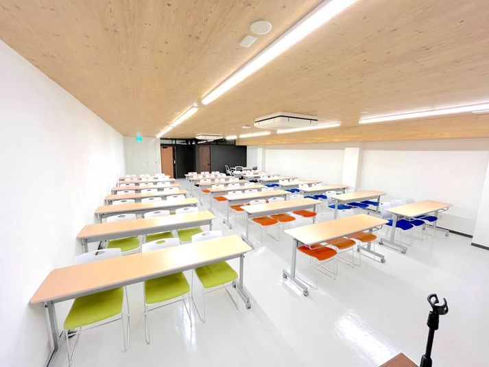 帯屋町の中心にある貸しホール - 高知市帯屋町 オビヤギルド