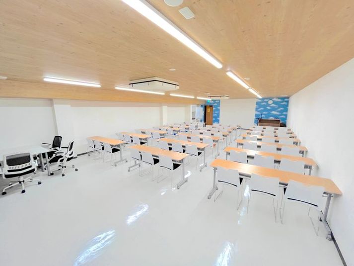 帯屋町の中心にある貸しホール - 高知市帯屋町 オビヤギルド