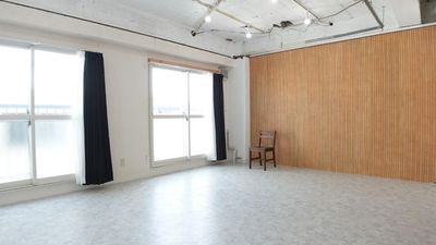 真南の窓。レース＋遮光カーテンあり。 - サモスタ中野店の室内の写真