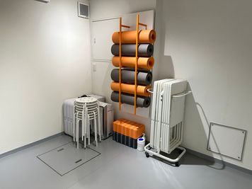 全て、使い終わったら元の位置に戻してください。使用した備品は、拭き取り頂くようご協力お願い致します。 - OBOスタ松原の設備の写真