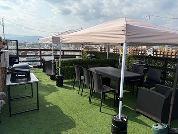 【貸切】手ぶらで気軽にBBQ・ビアガーデン♪—最高級グリル×雨天対応テント完備【百万遍】 - ジャジャーンカラ京大BOX店(ガーデンテラス)
