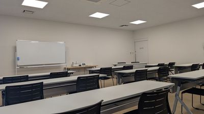 千葉スズキ販売　会議室 【千葉スズキ販売】会議室の室内の写真