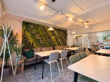 最大24名/壁面緑化4m/光無料Wifi/会議・撮影・女子会・ボドゲ等！飲食🍷可！ゴミ捨て無料！ - たまりば関内馬車道 Forestの室内の写真