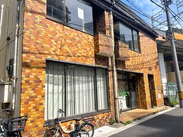 ビル外観① - ＯＰセール中！６８平米大型ダンススタジオ「Ｄ－ＰＡＲＫＳ南浦和」 レンタルスタジオ『D-PARKS南浦和』の外観の写真