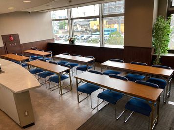 NATULUCKコープ高倉店 2階ラウンジの室内の写真