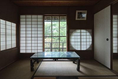 中庭を眺める江戸中期に建てられたお茶室。 - YOSHIDATEI (吉田悦蔵邸) 1913年築の洋館ハウススタジオの室内の写真