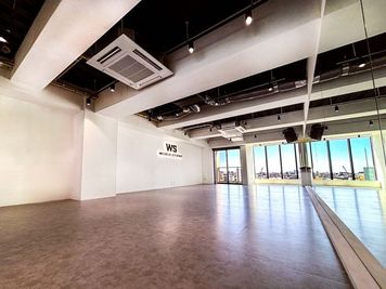 名古屋の景色を一望！スタイリッシュでお洒落なスタジオ。ダンスやウォーキング、ヨガはもちろん、SNS動画撮影など様々。 - WORLD STUDIO（ワールドスタジオ）