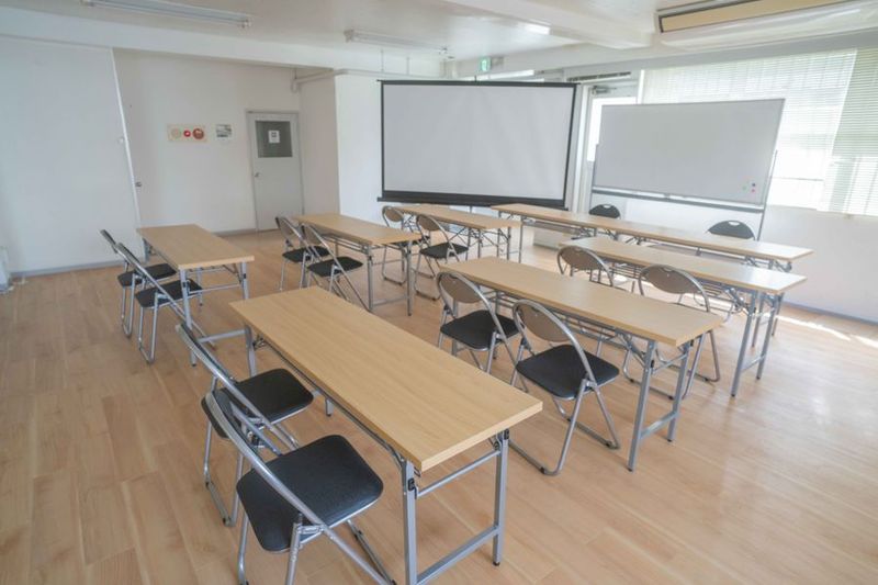 広い貸会議室　騎射場・鴨池(周辺に多数コインパーキングあり) - 騎射場駅から徒歩3分！えりかビル