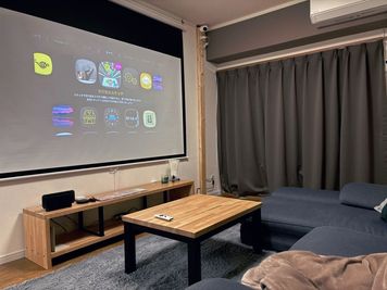 人気のVOD🎥ゲーム🎮を楽しめます♪ - TheaterROOM高崎 映画📽️ゲーム🎮プロジェクター付きパーティールーム🤩の室内の写真