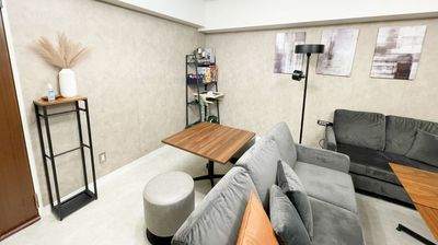 一部、壁紙の色を変更しております！ - アトリウム渋谷 アーバンスタイルなパーティー空間の室内の写真
