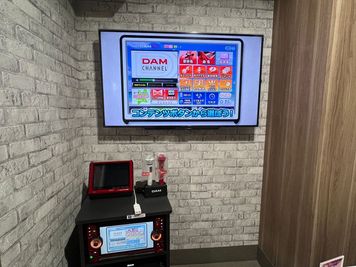 カラオケ ビッグエコー上野駅前店 Web会議/打ち合わせ/テレワークルームの室内の写真