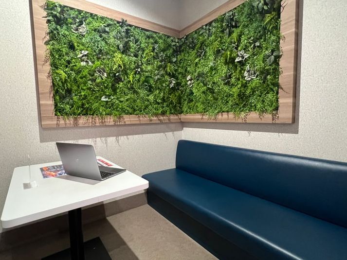 カラオケ ビッグエコー池袋駅東口店 Web会議/打ち合わせ/テレワークルームの室内の写真