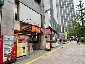 ビル入口 - Aivicスペース渋谷の入口の写真