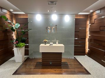 株式会社ソシオテック研究所の正面玄関です。受付はこちらからお願いします。 - 株式会社ソシオテック研究所_「Visionary Lab」 セミナールーム「Visionary Lab」の入口の写真