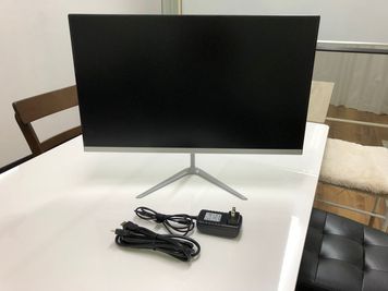24インチモニター有料オプション - レンタルスペース【RoomAoyama】 🎵RoomAoyama 　楽器演奏OKのレンタルスペースの設備の写真