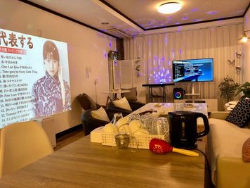マイク2本貸し出しOK
楽器演奏/ボイトレ歓迎 - レンタルスペース【RoomAoyama】 🎵RoomAoyama 　楽器演奏OKのレンタルスペースの外観の写真