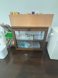 ホットドリンクはテーブルの金の豚さんの貯金箱に100円を入れてご利用ください。 - bar LINK 【3階】住道駅徒歩9分/最大12名/高速Wi-Fi/会議室の設備の写真