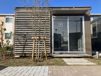 お部屋の外観はこちらです！※始めに別棟の受付までお越しください
 - U-SPACE　伊勢崎バイパス店 Workの外観の写真