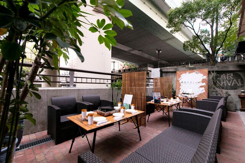 焼肉 たて×よこ 大阪本町本店の室内の写真