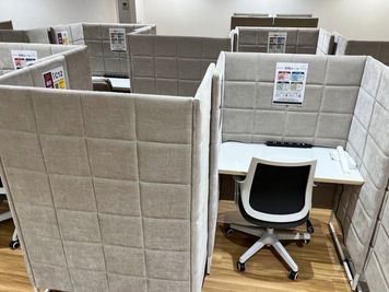 コインスペース三宮オーパ２店[3階]（全席通話・会話禁止） 1人用席（通話・会話NG）の室内の写真