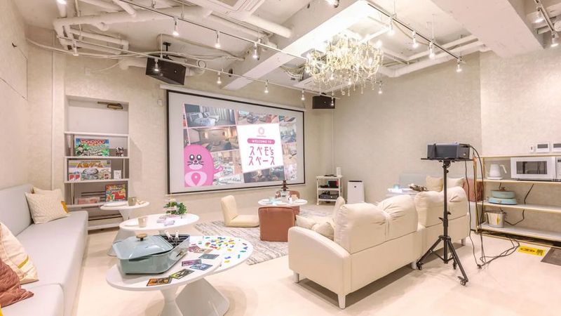 437_Yell-X／BASE池袋の室内の写真