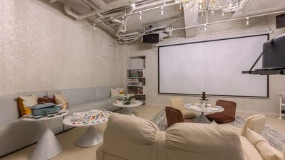 437_Yell-X／BASE池袋の室内の写真