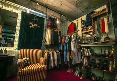 ギャラリー展示、フォトスタジオの室内の写真