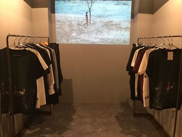 ギャラリー展示、フォトスタジオの室内の写真