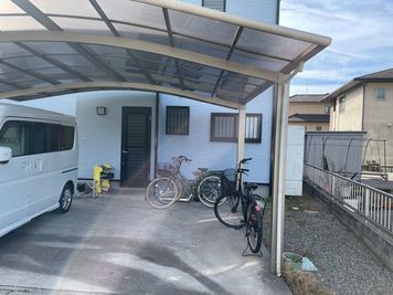 駐車場1台分貸出可能です。
屋根つきカーポートです。 - 福山市坪生町６丁目 貸しスペース1 福山市坪生町6丁目駐車場1の室内の写真