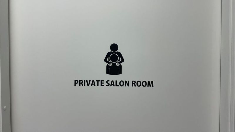 川口駅西口サロンスペース　施術用ベッド・ネイルサロンにも！ - 80’s GYM×CAFE×BAR