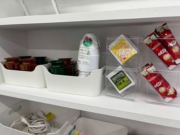 ドリンクはご自由にお召し上がりください。 - Bee-Room神保町 レンタルスペースBee-Room神保町　の設備の写真