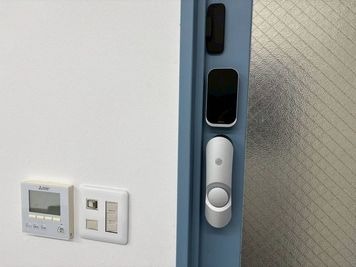 スマートキー(akerun)で入退出していただきます。 - Bee-Room神保町 レンタルスペースBee-Room神保町　の入口の写真