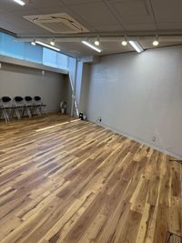 マルヒアスタジオ　多目的貸しスタジオ　コワーキングスペース ダンス貸しスタジオ　SNS撮影　貸し会議室　コワーキングスペースの室内の写真