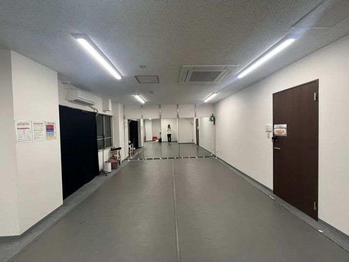 日暮里駅から徒歩3分！個室のリノリウムスタジオ！ライトつき - Lii danceダンススタジオ