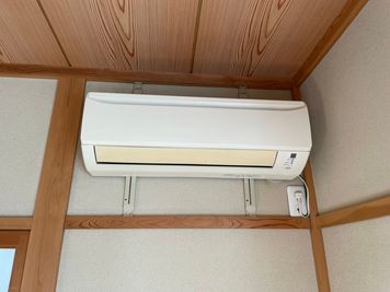 室内にはエアコンを完備しております。 - 福山市坪生町６丁目 貸しスペース1 レンタルスペース　６畳和室１部屋の設備の写真