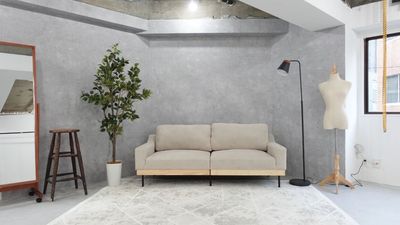【コンクリ調壁】スタジオに常設している家具 - サモスタ御徒町店の室内の写真