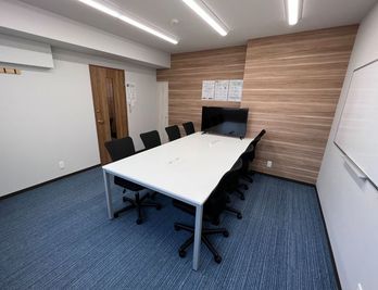 【池袋駅から徒歩1分】モニター・フリードリンク付き10名会議室（Room A）※予約時間前は入室不可 - いいオフィス池袋