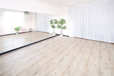 【小山で人気No.1のダンススタジオ】大型ミラー完備丨1時間から利用可丨当日予約OK丨小山駅から徒歩6分 - スタジオキビス小山店
