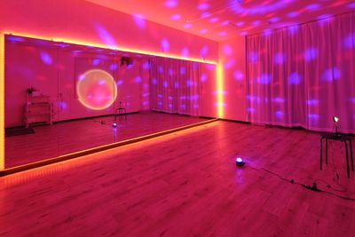 ダンスや音楽に合わせて雰囲気を変えることで、気分も変わり、盛り上がること間違いなし！ - スタジオキビス小山店 ダンスができるレンタルスタジオ丨スタジオキビス小山店の室内の写真