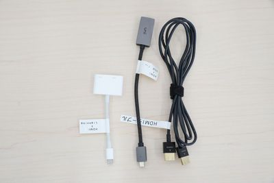 ディスプレイとPCを接続するHDMIケーブルです。Lightning・USB Type C変換アダプターを使えば、タブレットやスマホにも接続可能です。 - スタジオキビス小山店 ダンスができるレンタルスタジオ丨スタジオキビス小山店の設備の写真