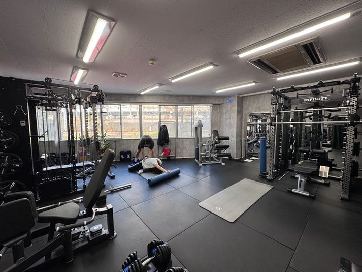 パーソナルトレーニングジムRoutine博多駅前店 Routine博多駅前店の室内の写真