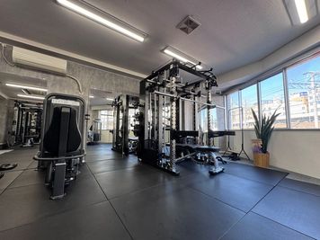 パーソナルトレーニングジムRoutine博多駅前店 Routine博多駅前店の室内の写真