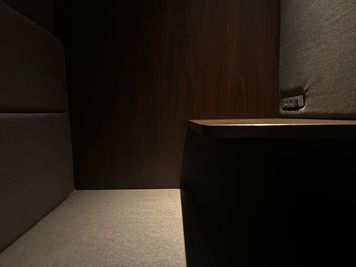 【着席可能人数1名ブース席】八王子駅徒歩3分🌸フリードリンク🍹Wi-Fi/充電器/テレワークやWeb会議に最適 - BasisPoint 八王子店