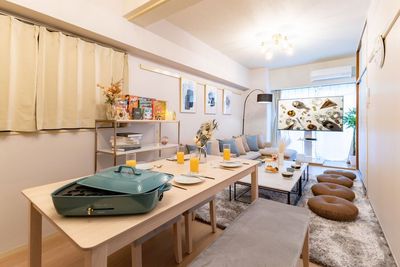 伏見駅3分✨最大14人🛋️歓送迎会⭐️65㌅大型📺 映画🎥飲み会、同窓会🍷本人不在の誕生日会、生誕祭🎂推し活💖 - Relax one 伏見