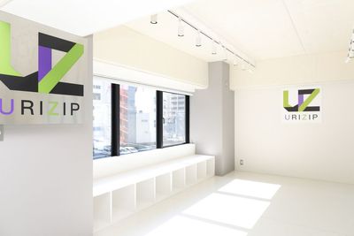室内にも荷物置き場があります。 - URIZIPビルF6　Iスタジオ レンタルスタジオの室内の写真