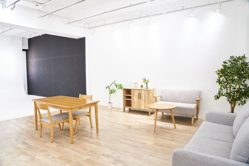 チェリッシュスタジオ10号館 3面R仕上げの本格白ホリゾントならチェリッシュスタジオ10号館の室内の写真