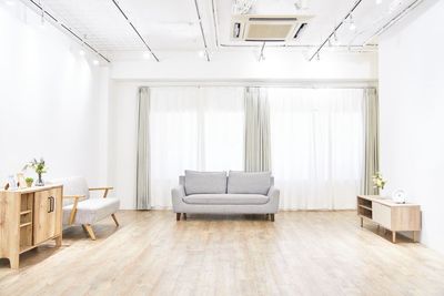 チェリッシュスタジオ10号館 3面R仕上げの本格白ホリゾントならチェリッシュスタジオ10号館の室内の写真