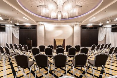 セミナー形式 - アパホテル＆リゾート〈東京ベイ潮見〉宴会場の室内の写真