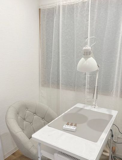 ネイル器具つきネイルブース、フットブース、足ツボチェア -   半個室ネイルブースと、リラクゼーションチェアで