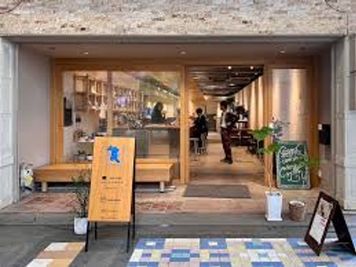 1階にはカフェが併設されています。 - coto大村アーケード coto大村アーケード会議室の外観の写真